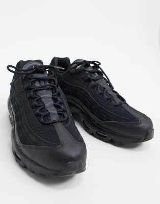 triple black air max 95s