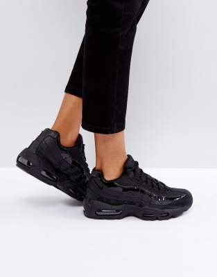 all black nike womens trainers