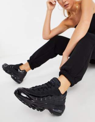 nike air max 95 trainers in black