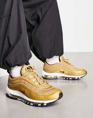 Nike air max gold hotsell and red