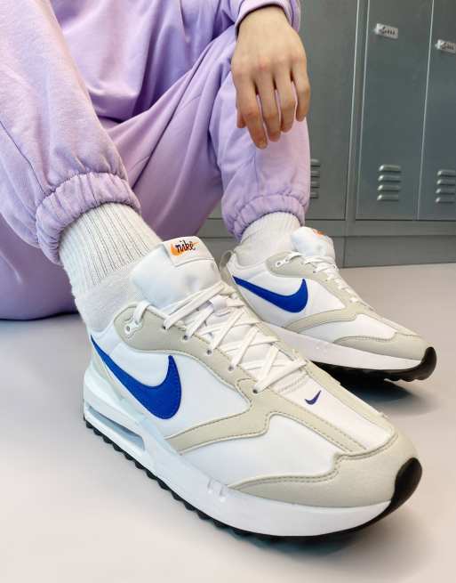 White nike shop trainers blue tick