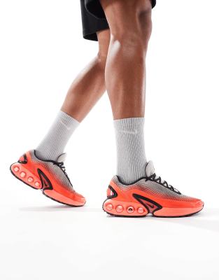 Nike – Air Max DN SE – Szaro-pomarańczowe buty sportowe - view 1