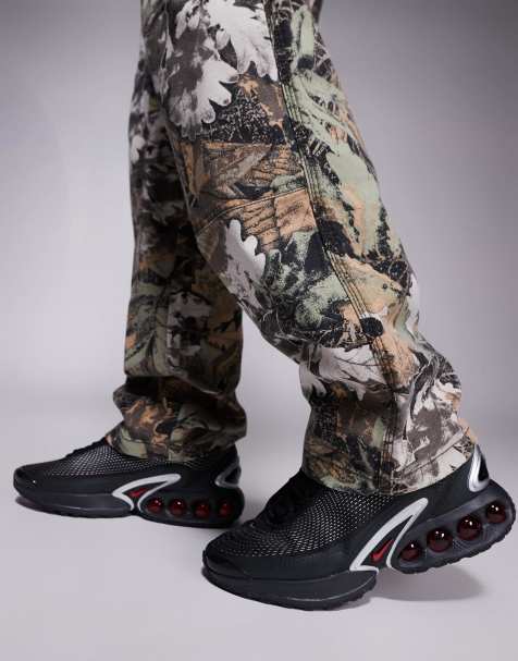 Nike Air Max DN sneakers in black and red - view 1