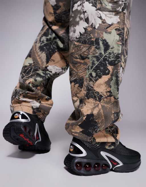 Nike Air Max DN sneakers in black and red