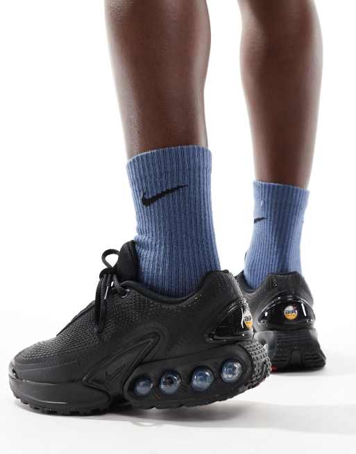Nike Air Max DN sneakers in black, 3 of 5