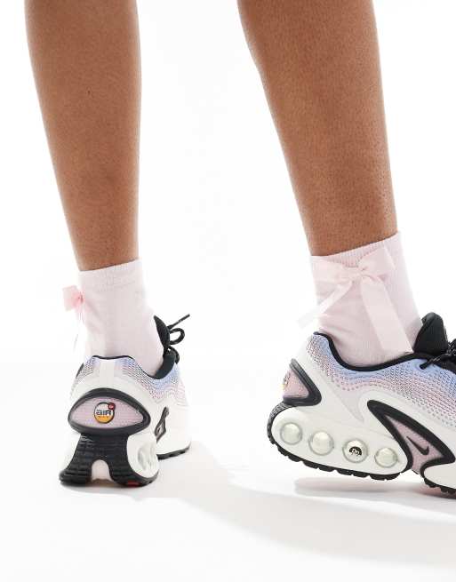 Nike Air Max DN sneakers in white and pink, 3 of 5