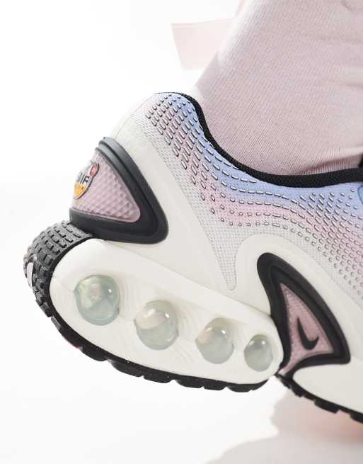 Nike Air Max DN sneakers in white and pink, 4 of 5