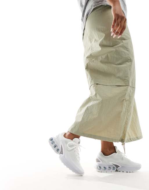 Nike Air Max DN unisex sneakers in white and silver, 4 of 5