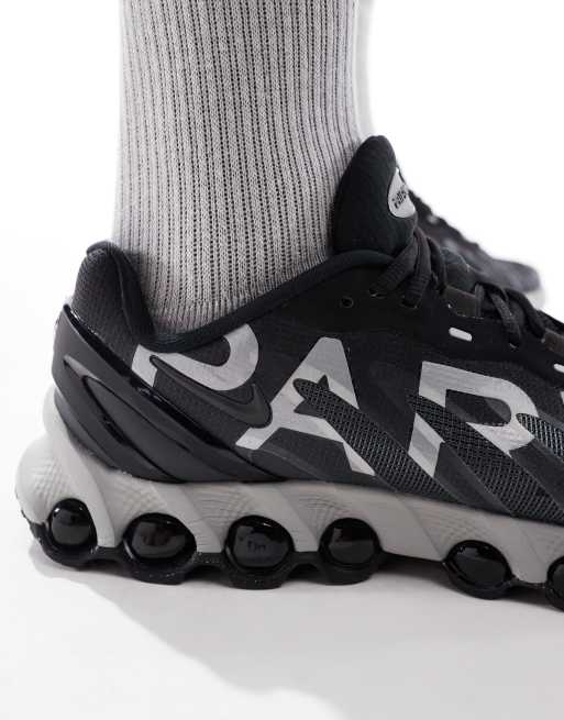 Nike Air Max DN8 premium trainers in black and grey, 3 of 5