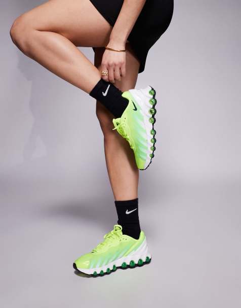 Nike – Air Max DN8 – Sneaker in Grün und Weiß - view 1