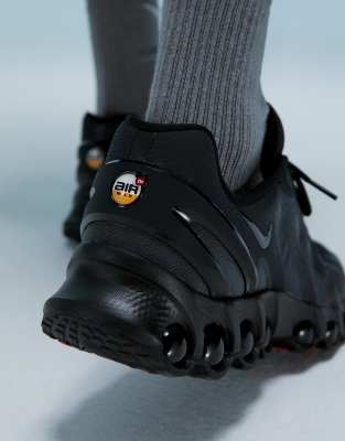 Nike Air Max Dn8 Sneakers In Black