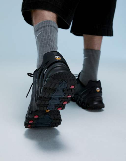 Nike Air Max DN8 sneakers in black, 4 of 5