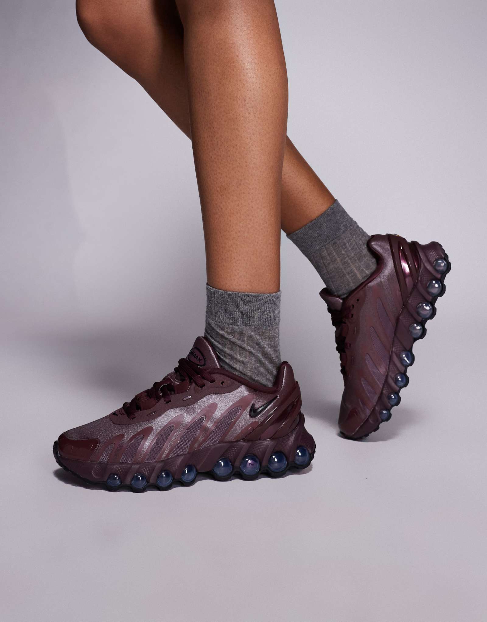 Кроссовки Nike Air Max Dn8 бордового цвета