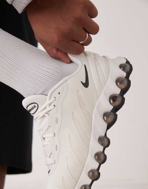 Nike Air Max DN8 sneakers in off white and black