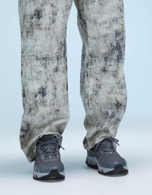 Nike – Air Max DN8 – Szaro-czerwone buty sportowe | ASOS