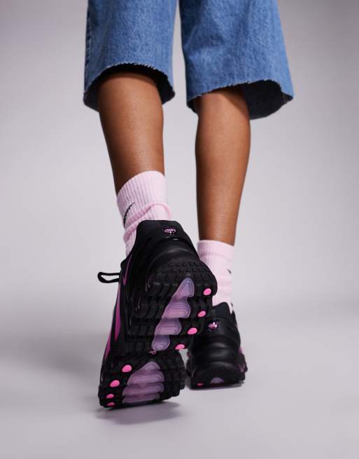 Nike Air Max DN8 trainers in black and pink, 3 of 5