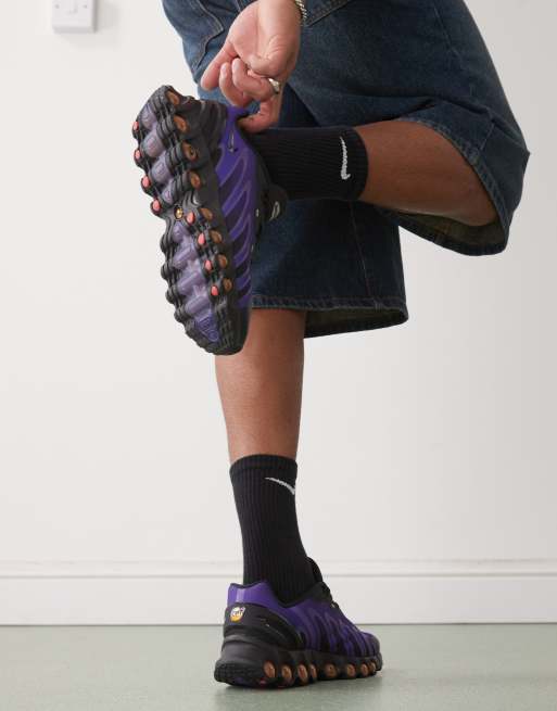 Nike Air Max DN8 trainers in black and purple