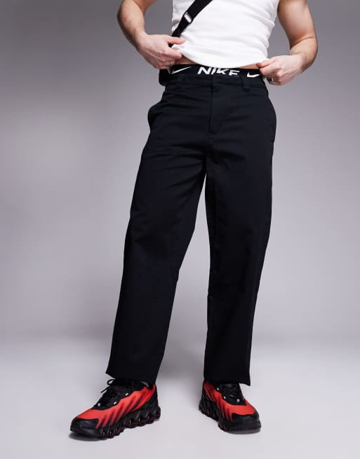 Nike Air Max DN8 trainers in black and red, 3 of 5