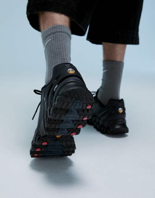 Nike Air Max DN8  trainers in black