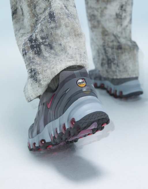 Nike Air Max DN8 trainers in grey and red