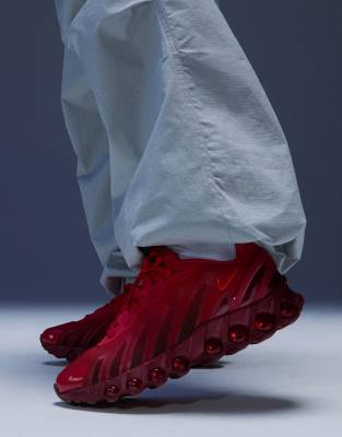 Nike Air Max DN8 trainers in red