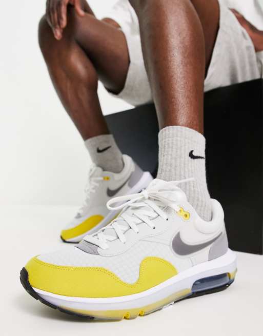 Nike Air - Motif - Sneakers in grijs en geel | ASOS