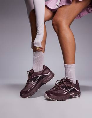 Nike Air Max Moto 2k sneakers in burgundy-Red