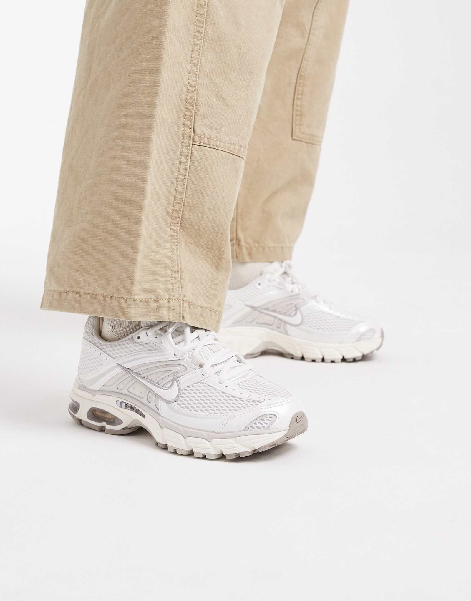 Кроссовки Nike Air Max Moto 2K темно-белого цвета 