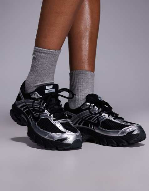 Nike Air Max - Moto 2k - Sneakers in zwart en zilver metallic - view 1