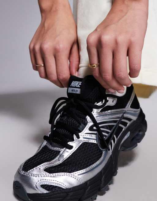 Nike Air Max - Moto 2k - Sneakers in zwart en zilver metallic, 4 van 5