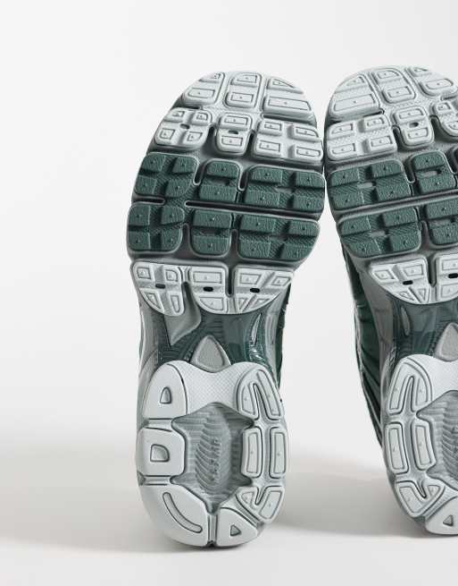 Nike Air max Moto 2K trainers in green, 4 of 5