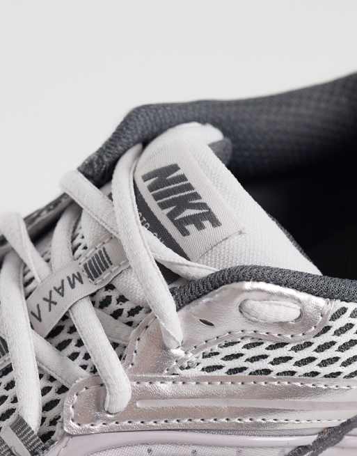 Nike Air Max Moto 2K trainers in grey, 4 of 5