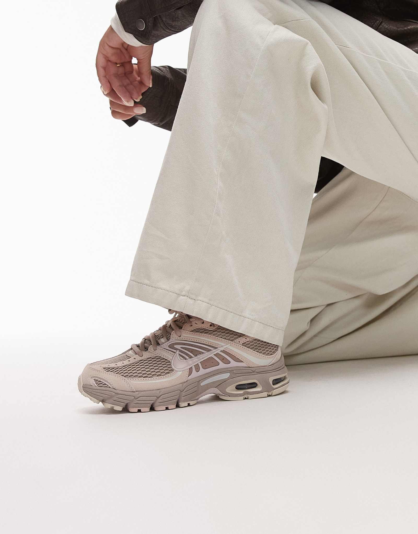 Кроссовки Nike Air Max Moto розового цвета