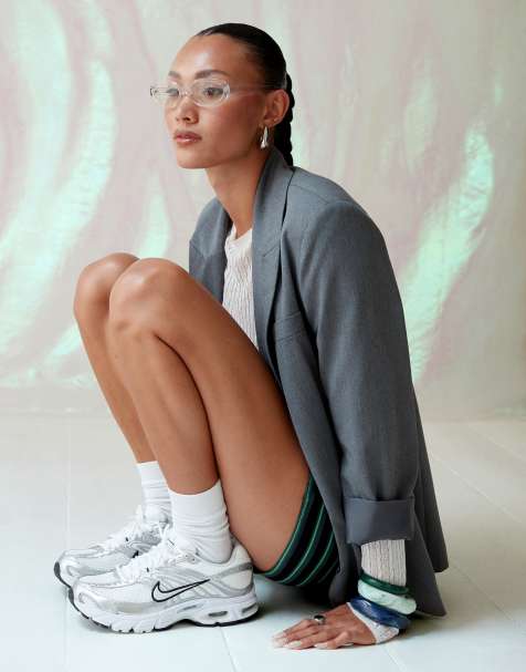Nike Air Max Moto sneakers in white and black - view 1