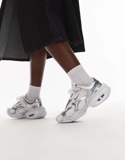 Nike - Air Max Muse - Sneakers unisex bianche e argento metallizzato - view 1