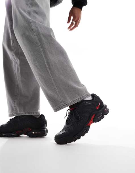 Nike Air Max Plus Drift sneakers in black and red - view 1