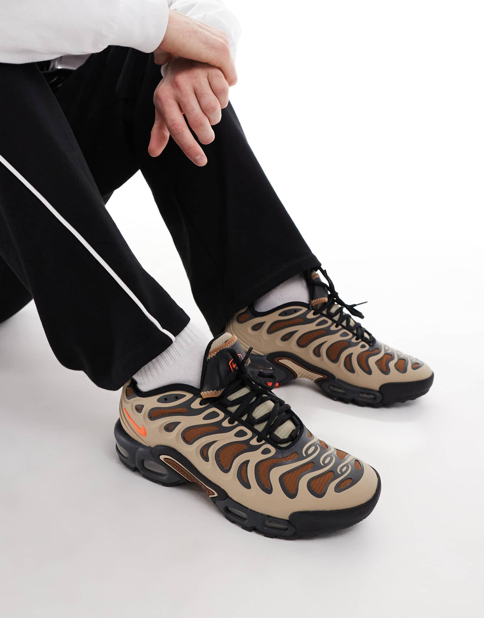 Кроссовки Nike Air Max Plus Drift цвета хаки и серого