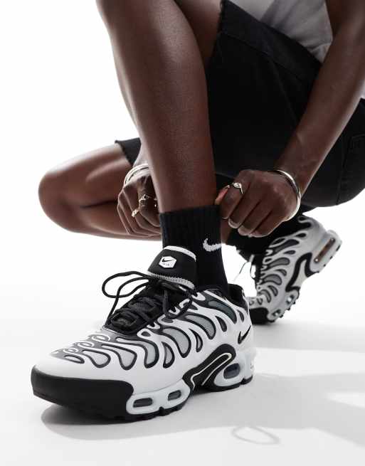 Black and white 'air max plus best sale