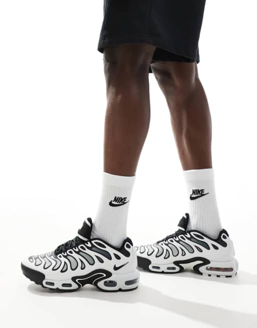 スニーカー PLUS X NIKE WHITE AND BLACK LEATHER SNEAKERS Nike Air Max Plus Drift sneakers in white and black | ASOS