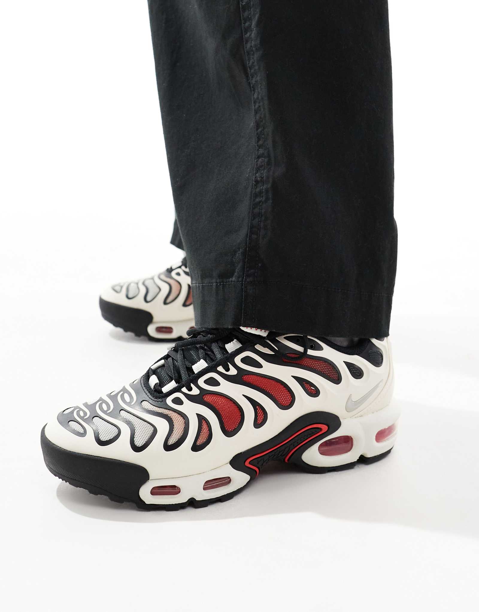 Кроссовки Nike Air Max Plus Drift белого и красного цветов