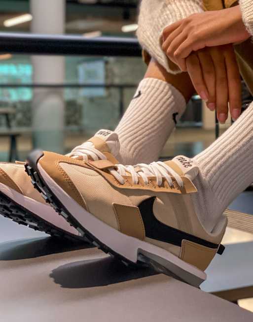 brown nike air max