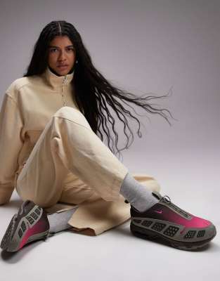 Nike - Air Max SNDR - Sneaker in Lila und Weiß