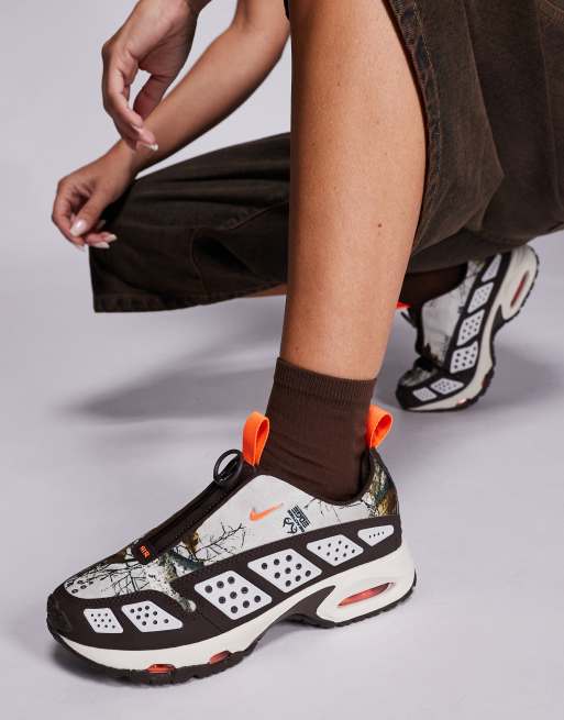 Nike Air Max SNDR sneakers in brown and red, 3 of 5