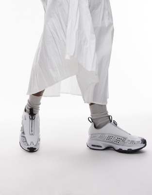 Nike Air Max Sndr Se Sneaker In White