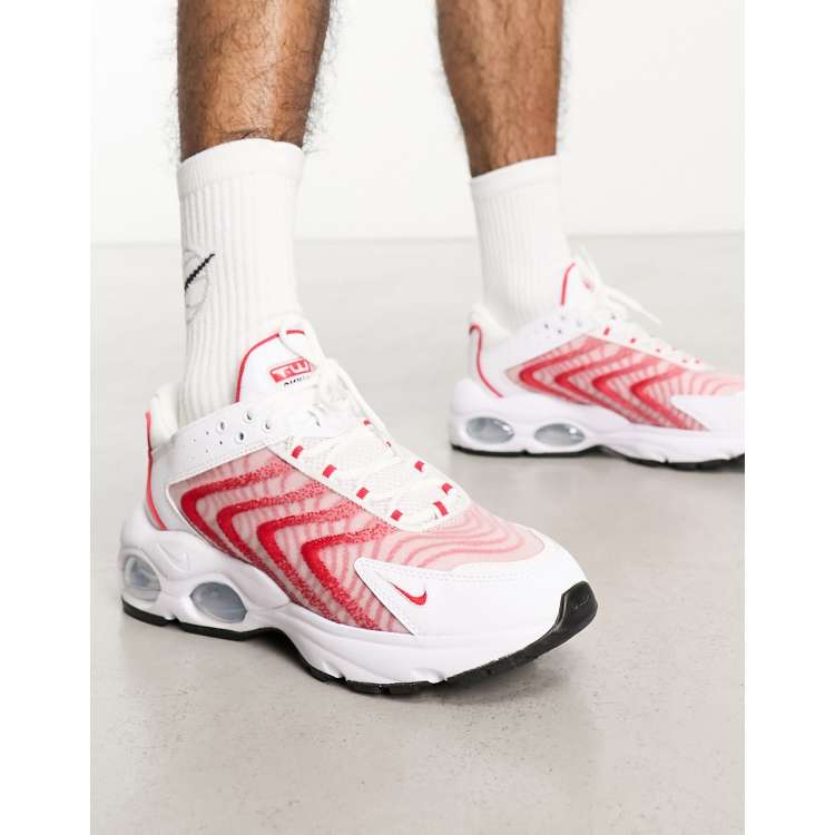 Nike Air Max Tailwind NN Sneakers in wit en rood