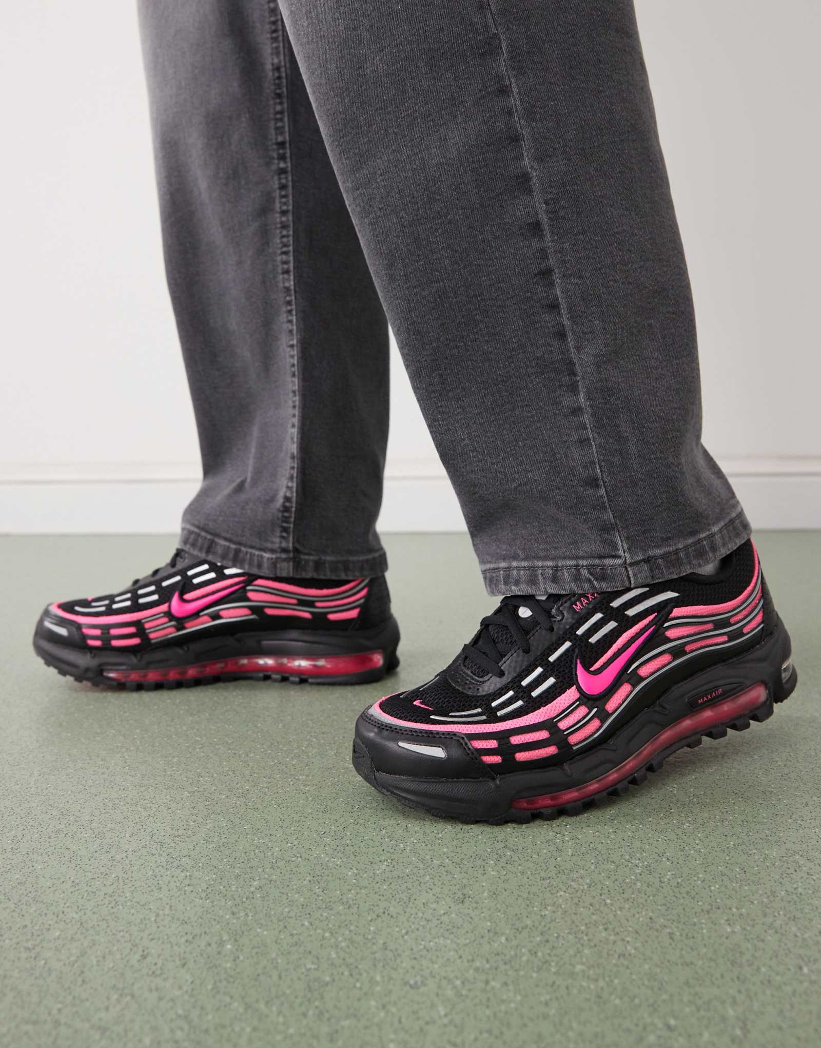 Кроссовки Nike Air Max TL 2.5 черного и розового цветов