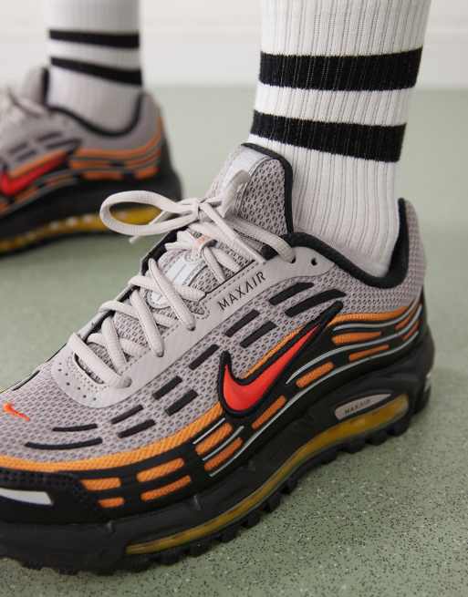 Nike Air Max TL 2.5 trainers in grey and red, 3 of 5