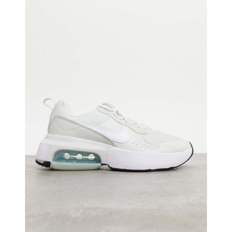Nike Air Max Verona trainers in white and green ASOS - Main Image