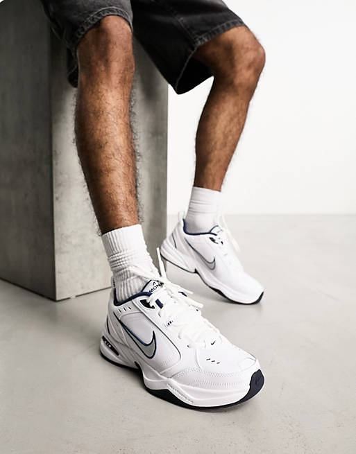 Merchandiser matematiker pessimistisk Nike Air Monarch IV sneakers in white | ASOS