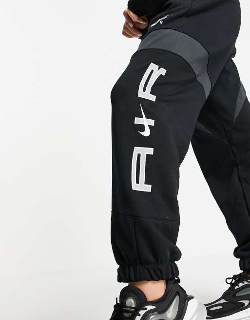 Nike Air oversized fleece joggers in black, 3 of 4